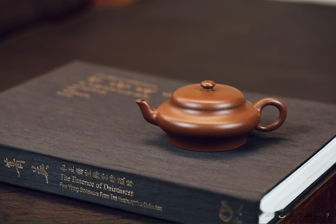 涵古|全手工丨实力派翟路作品容量120cc丨极品朱泥线条利落流畅，形制静谧舒