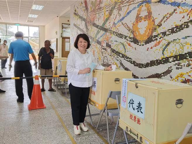 国民党主席今天改选，身兼副主席的嘉义市长黄敏惠前往投开票所投票，她表示，未来新的