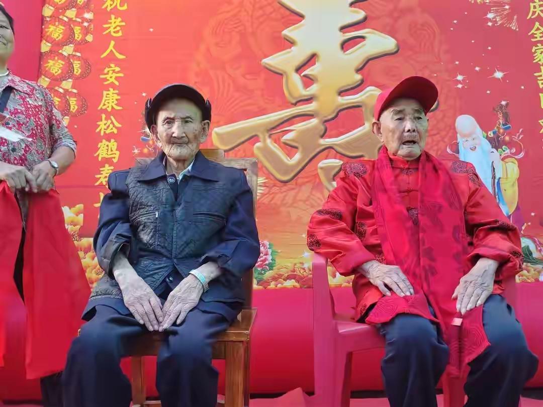 太难得了，103岁哥哥，给100岁弟弟庆生，这事发生就在重庆璧山，有两位百岁
