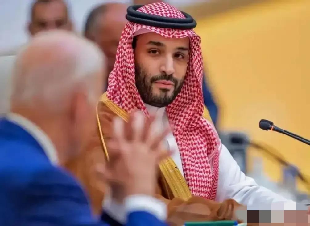 沙特的处境，远比“危险”二字更微妙。美国的确把沙特“养”得很肥。石油美元体系