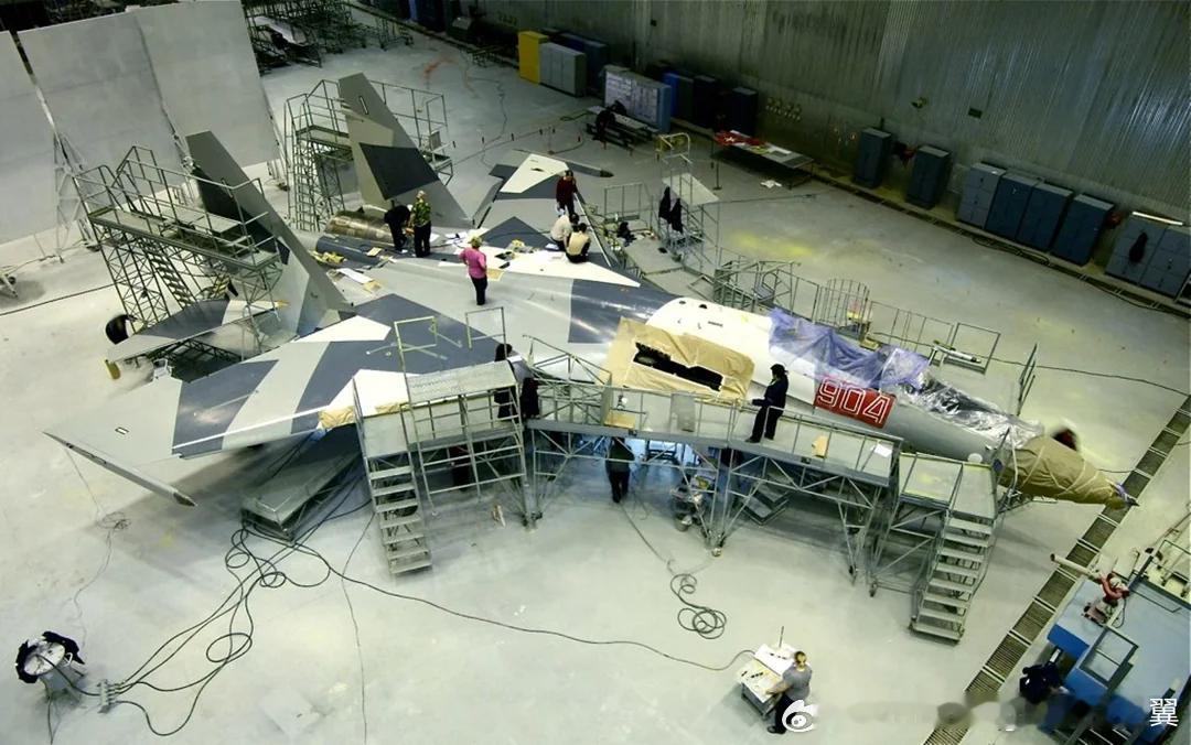 烽火问鼎计划每天认识一件新兵器苏-35-4（机号904）原型机在2009年