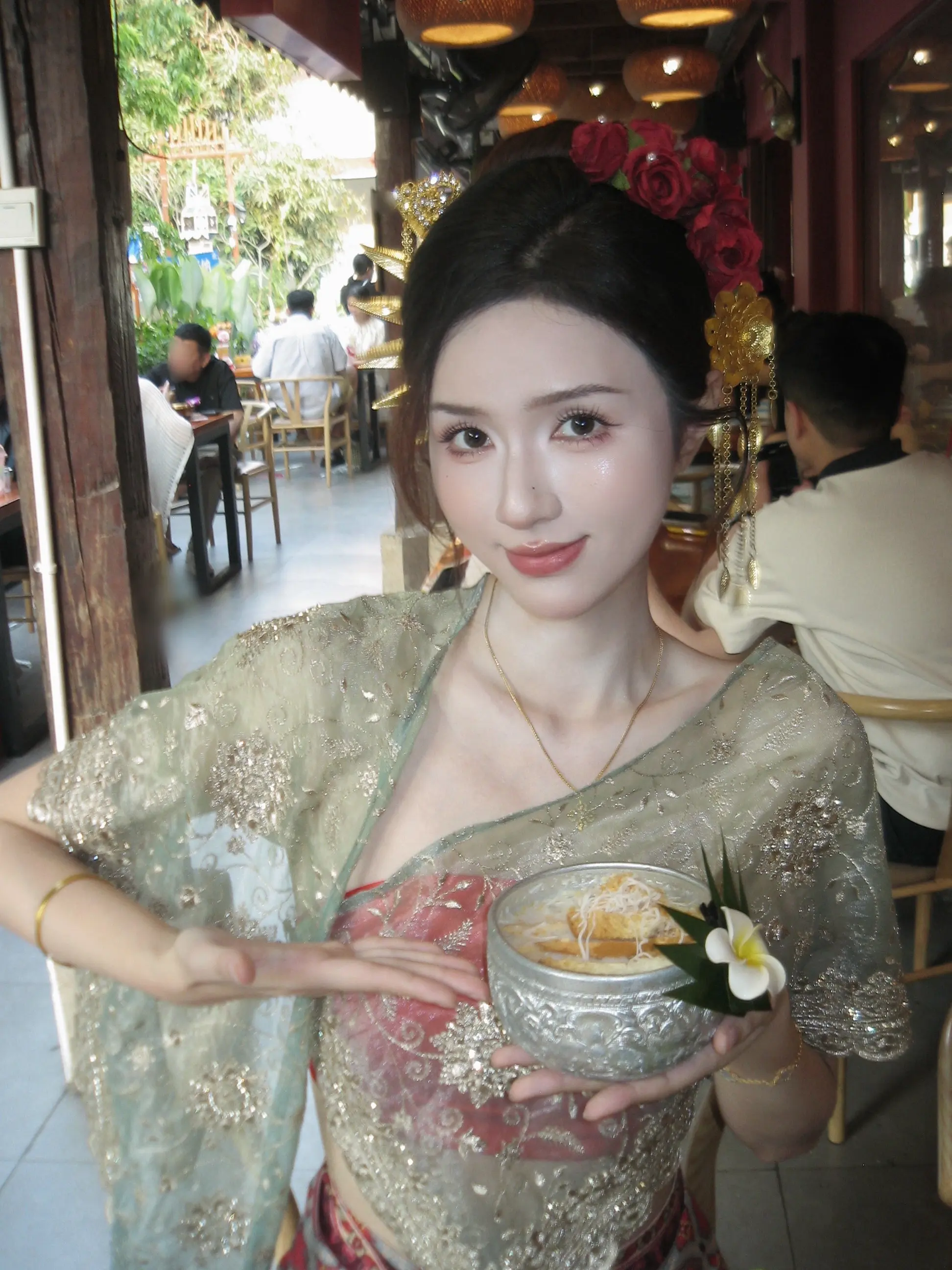 想了半天漂亮话 发现漂亮的是我。