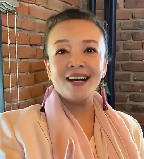 张兰失去的俏江南，现在居然在她前夫汪玺手里，谁知道这是怎么回事啊？吃瓜群众疯狂