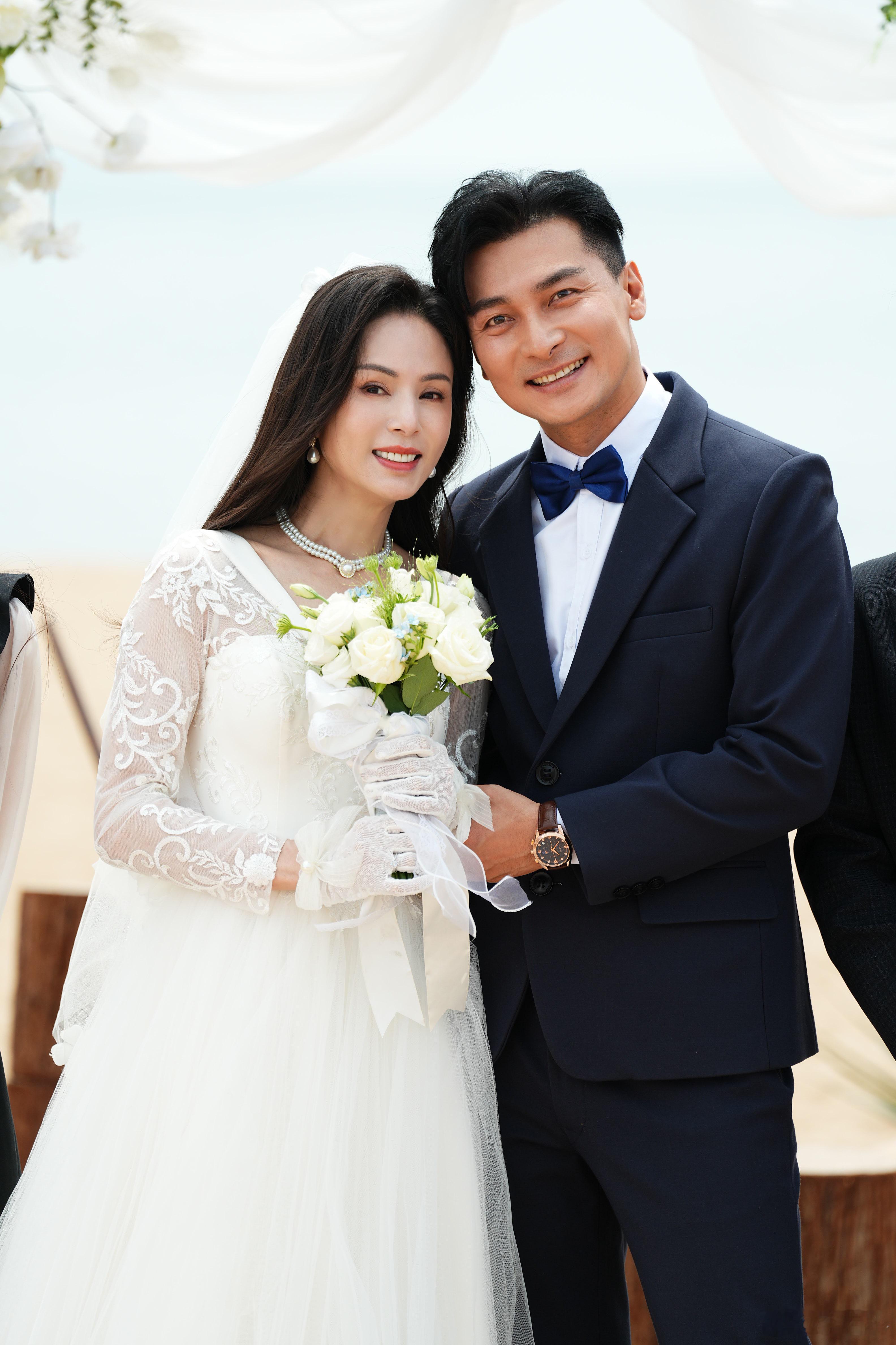 你们要的婚纱照来啦[吐舌头眯眼睛笑][吐舌头眯眼睛笑]​​​