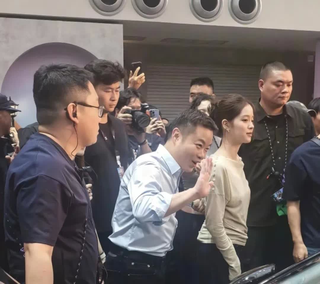 以后不能说雷军会营销了！因为已经有更会营销的人出现了，那就是何小鹏