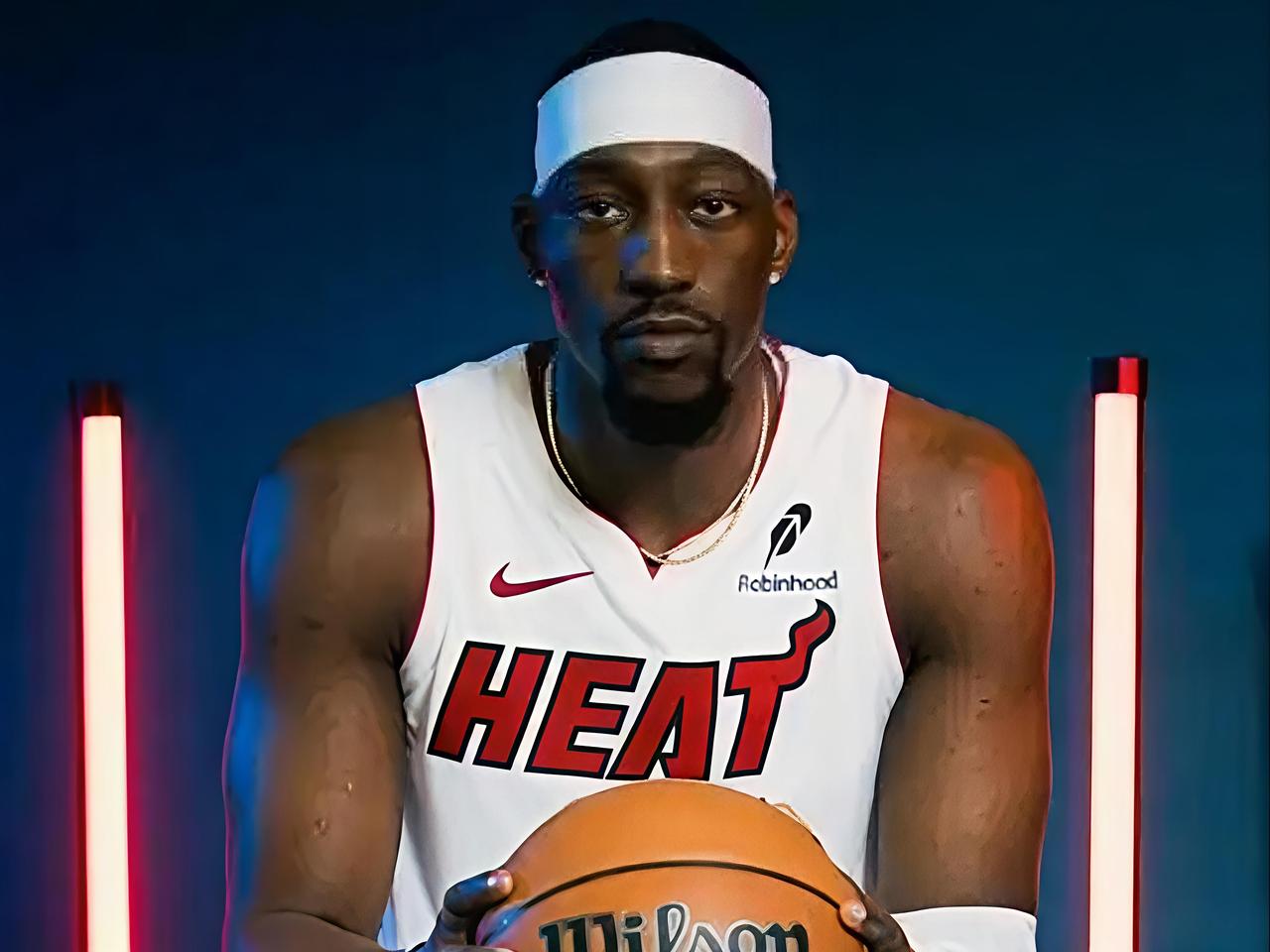 侄子问我怎么看有人说孔府是“七十二代家奴，二十五朝贰臣”？我说有解说评价科比8