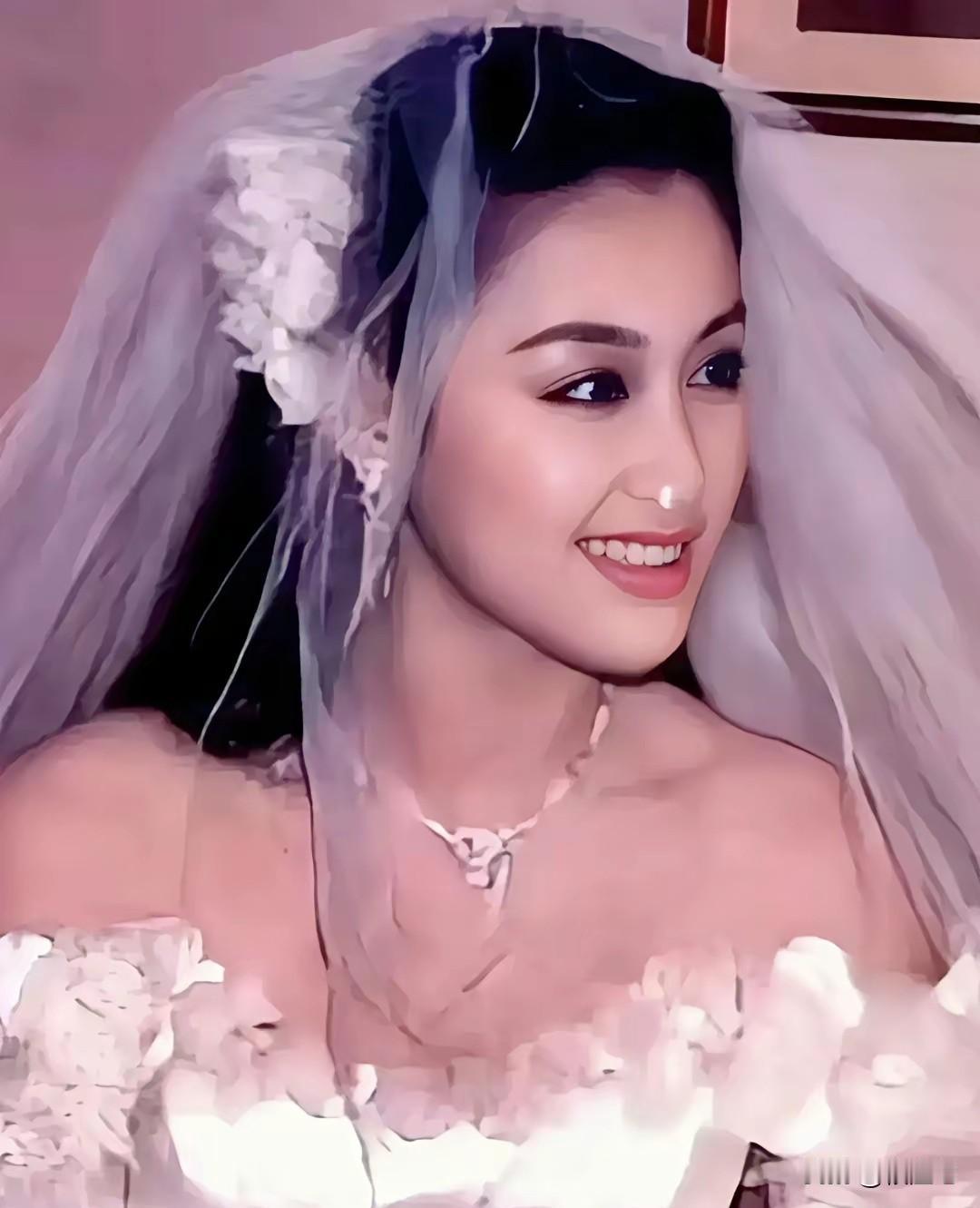 据悉刘亦菲饰演的《玫瑰的故事》原型其实就是章小蕙1963年出生的章小蕙，从小就