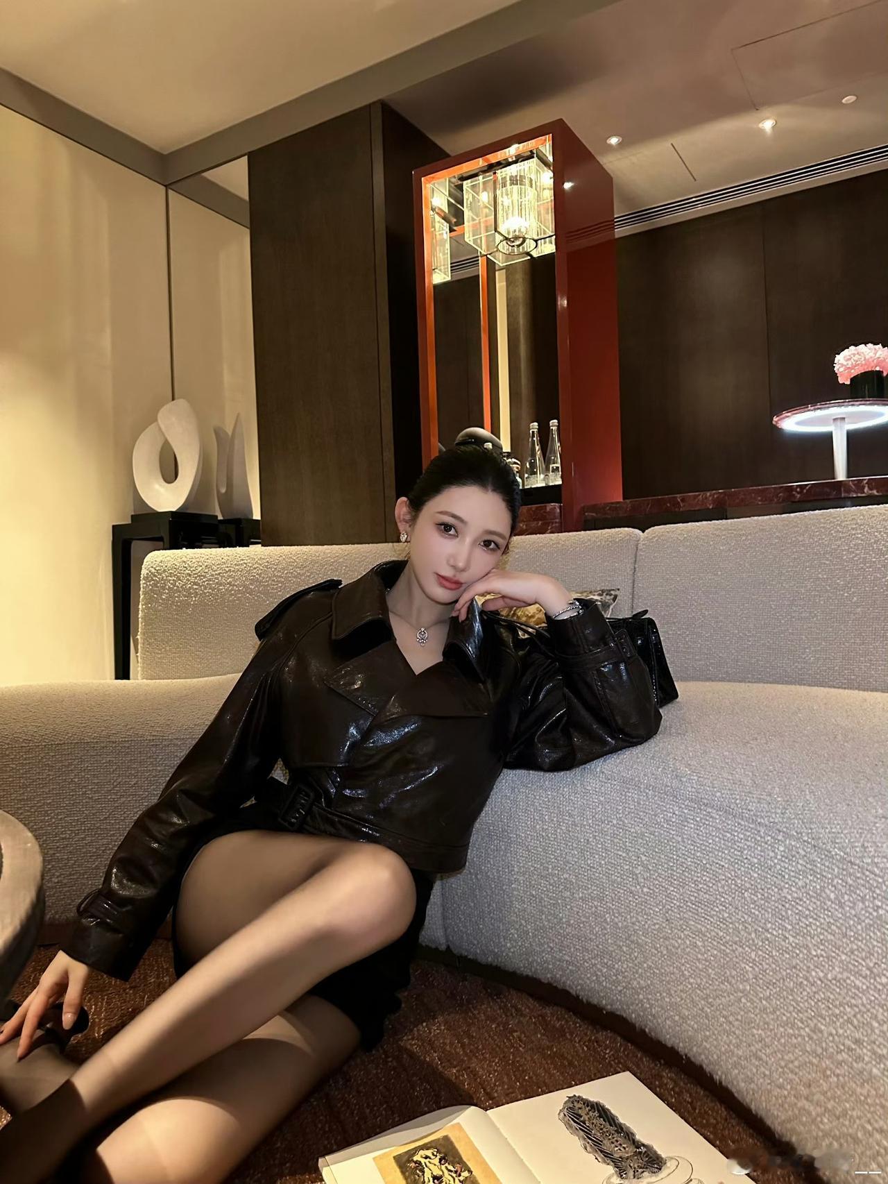 麻雀吃了草莓雀食美