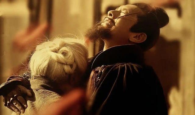 1276年，投降元朝的大将吕文焕质问被俘的文天祥：“我死守襄阳6年，丞相为何还骂