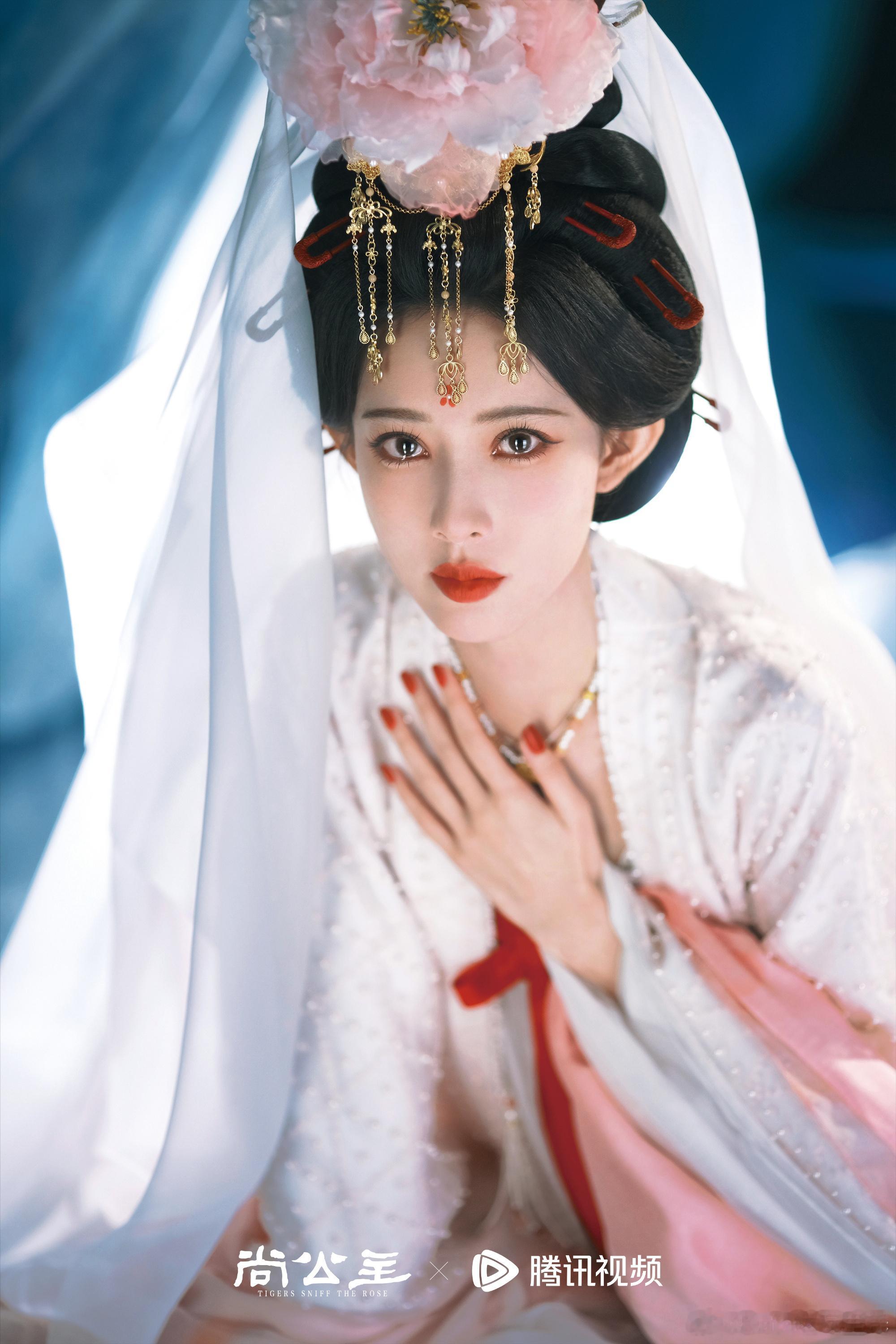孟子义、李昀锐尚公主风满楼大片同样的妆造，这组比早上那组好看，摄影师加🍗尚公主