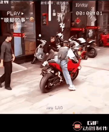 这是车比人重要这几个大哥也太直了吧[捂脸哭]