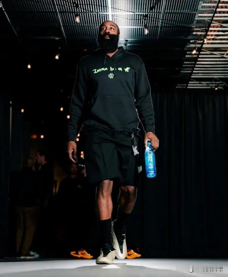 前NBA球员奥斯汀-里弗斯真是太敢说了，今天里弗斯在自己的播客节目中语出惊人，他