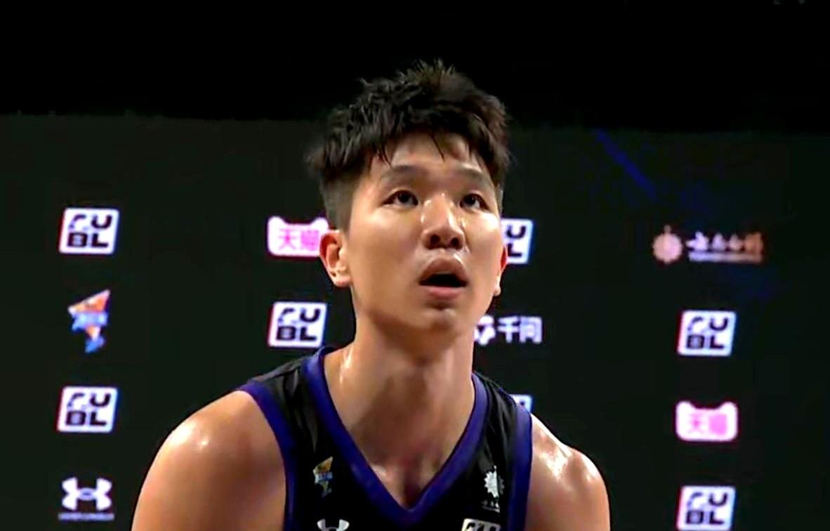 上海交大爆冷击败清华，数据不会说谎，陈天灿和石奎谁更出色陈天灿全场顶着对面的死