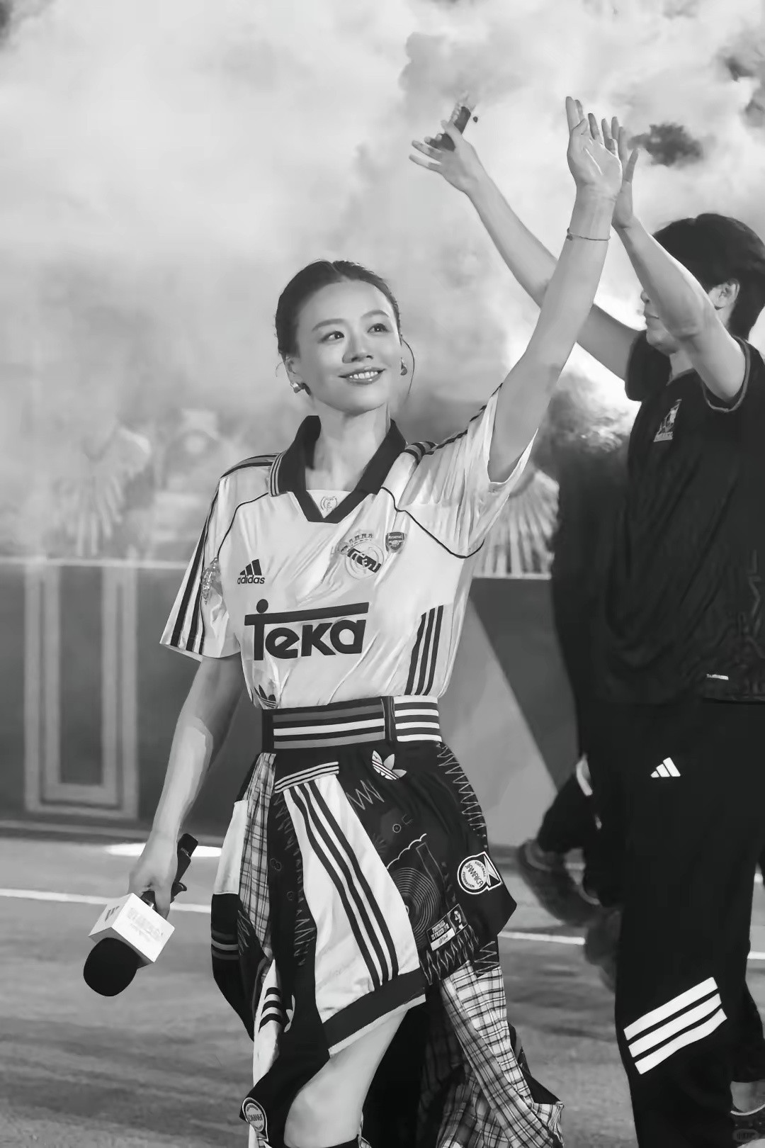 那个明媚的马思纯，回来了头骨好饱满、身材骨架也很好