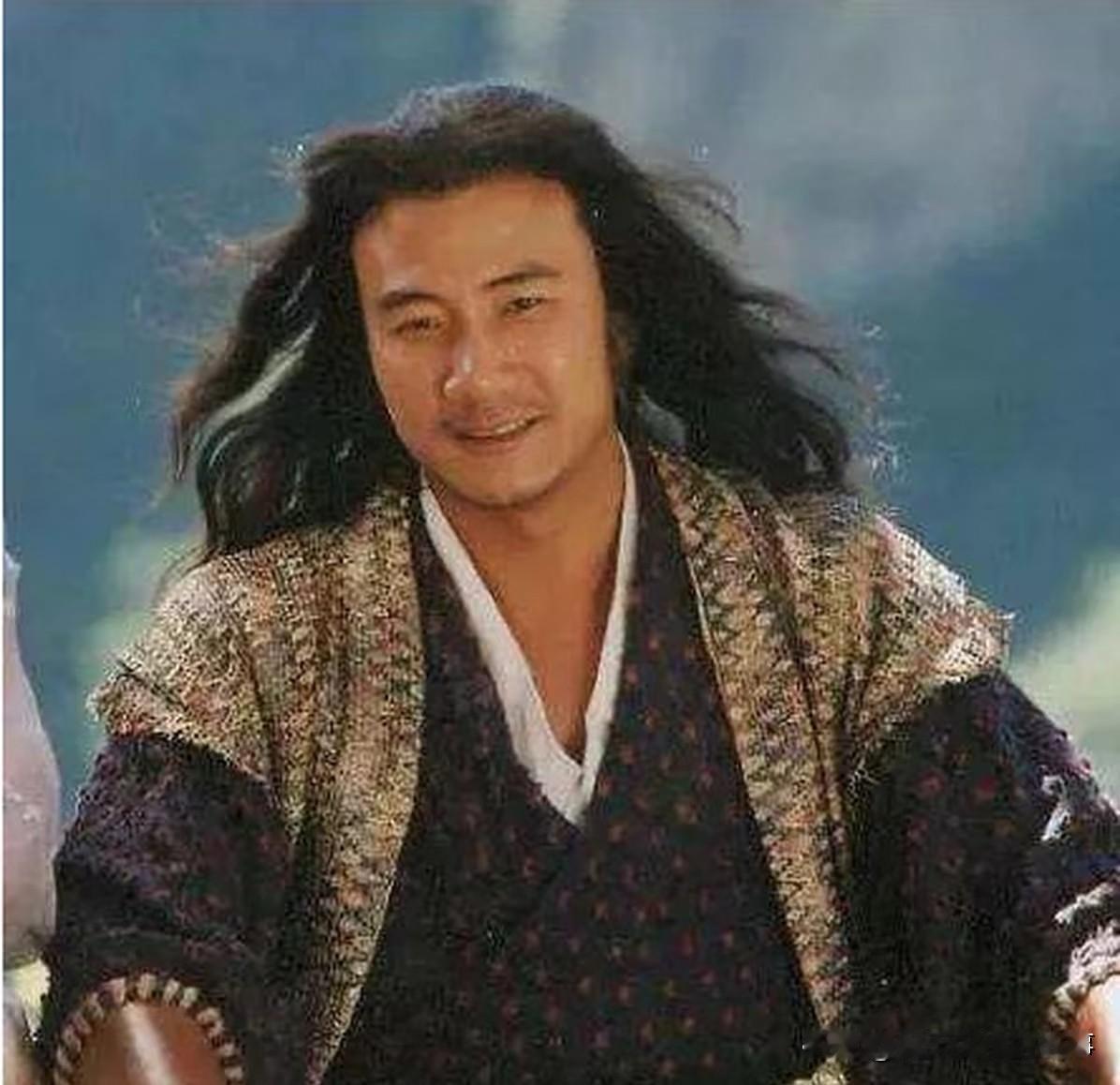 再看天龙八部乔峰这角色是真邪乎，三十岁就罕逢敌手，关键还没什么开挂奇遇，凭啥这