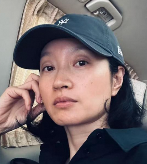 沈佳妮晒素颜照回应离婚质疑，状态差就代表离婚？