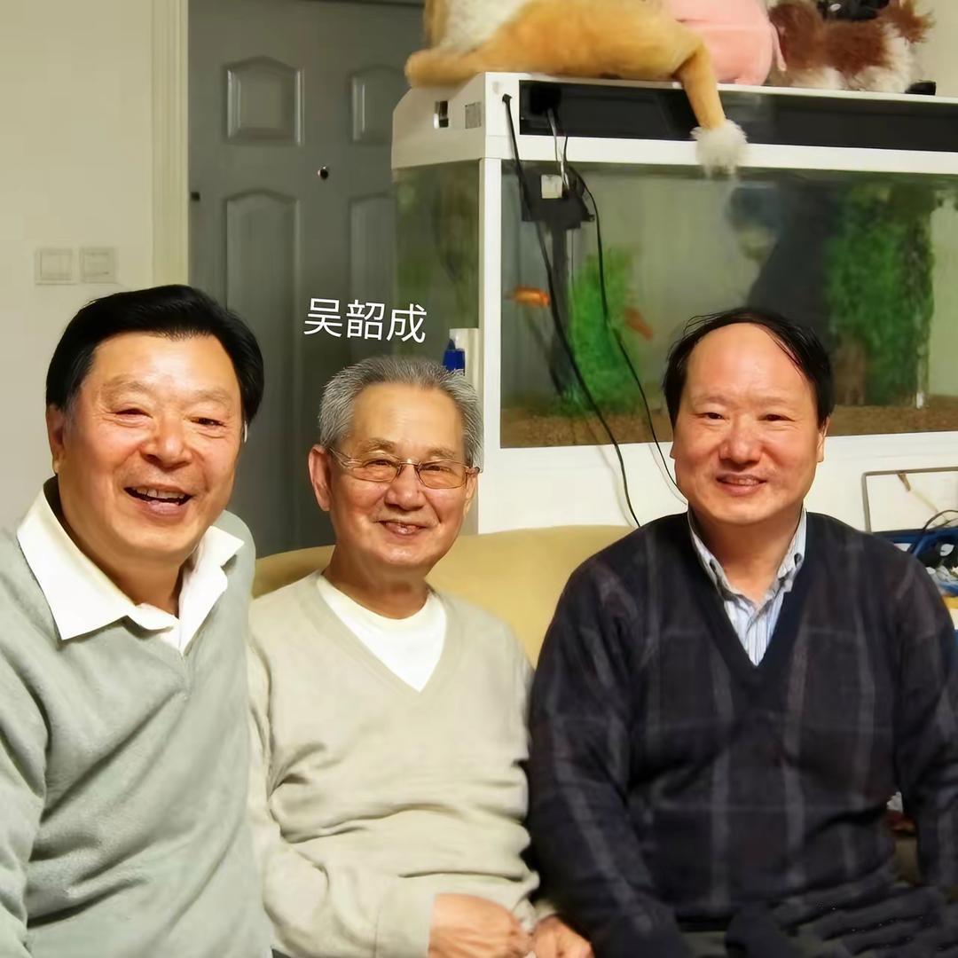 8旬老人替“隐秘爸爸”圆合葬梦，有些爱，藏了一辈子才说出口2012年，80多