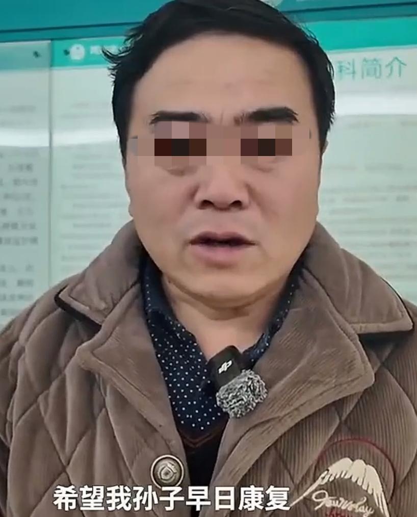 爷爷也发声了，向记者详细介绍了事发经过。他在喂孙子喝药时，把饮用水瓶装的不明透明