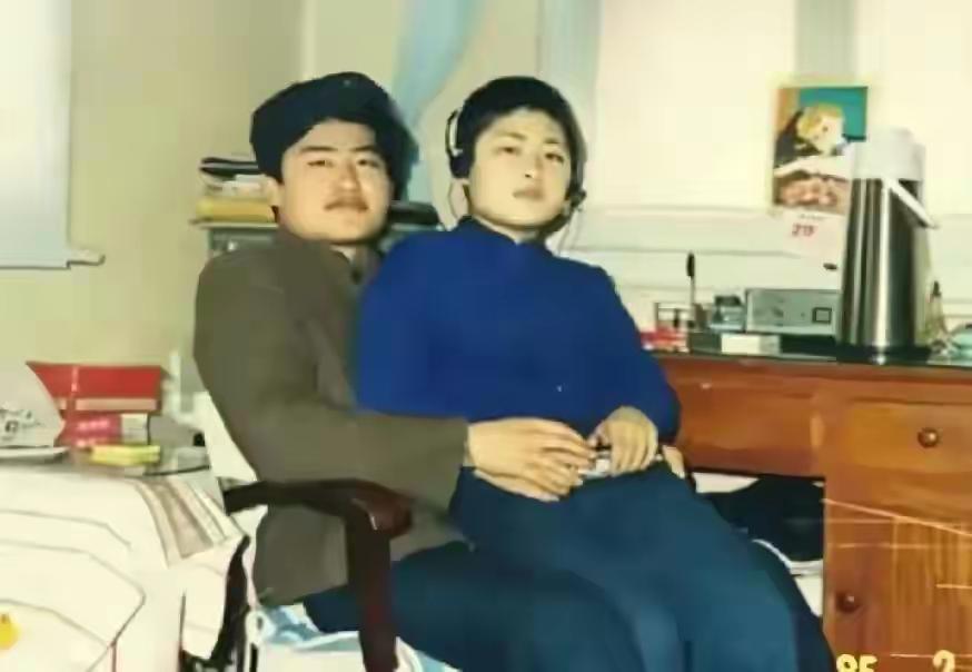 这位著名歌手一看就没医美，五官一直没变样，你绝对一眼就能认出他是谁？