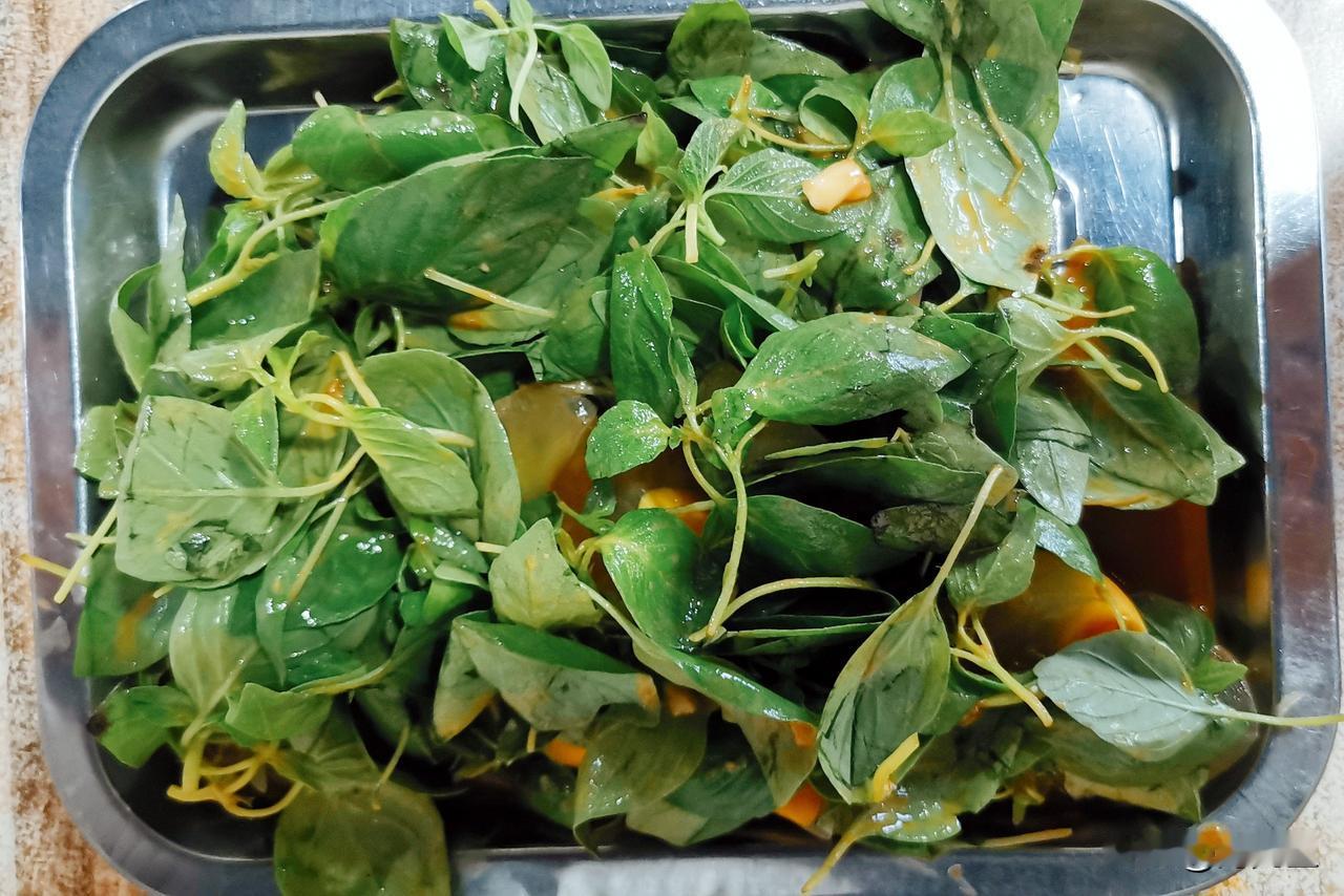 周六加完班，路边找了家苍蝇馆子吃烩面，居然有这好东西，有认识的老乡没？[灵光一闪