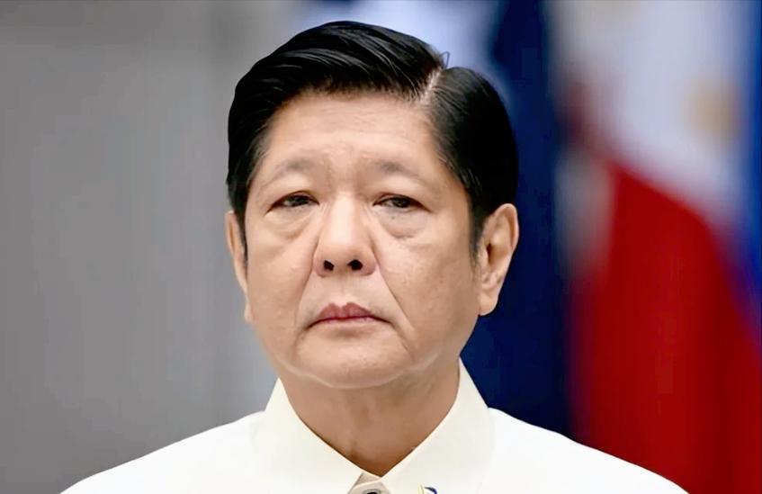 一位美籍华人发文说：“中国不要高看自己，连菲律宾都敢针对你们，你们只能抗议。中国