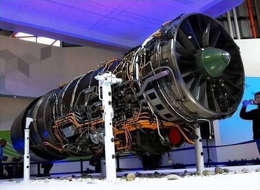 航空工程界有一条经验线：战斗机的推重比跨过0.8，才有底气实现不开加力的超音速巡