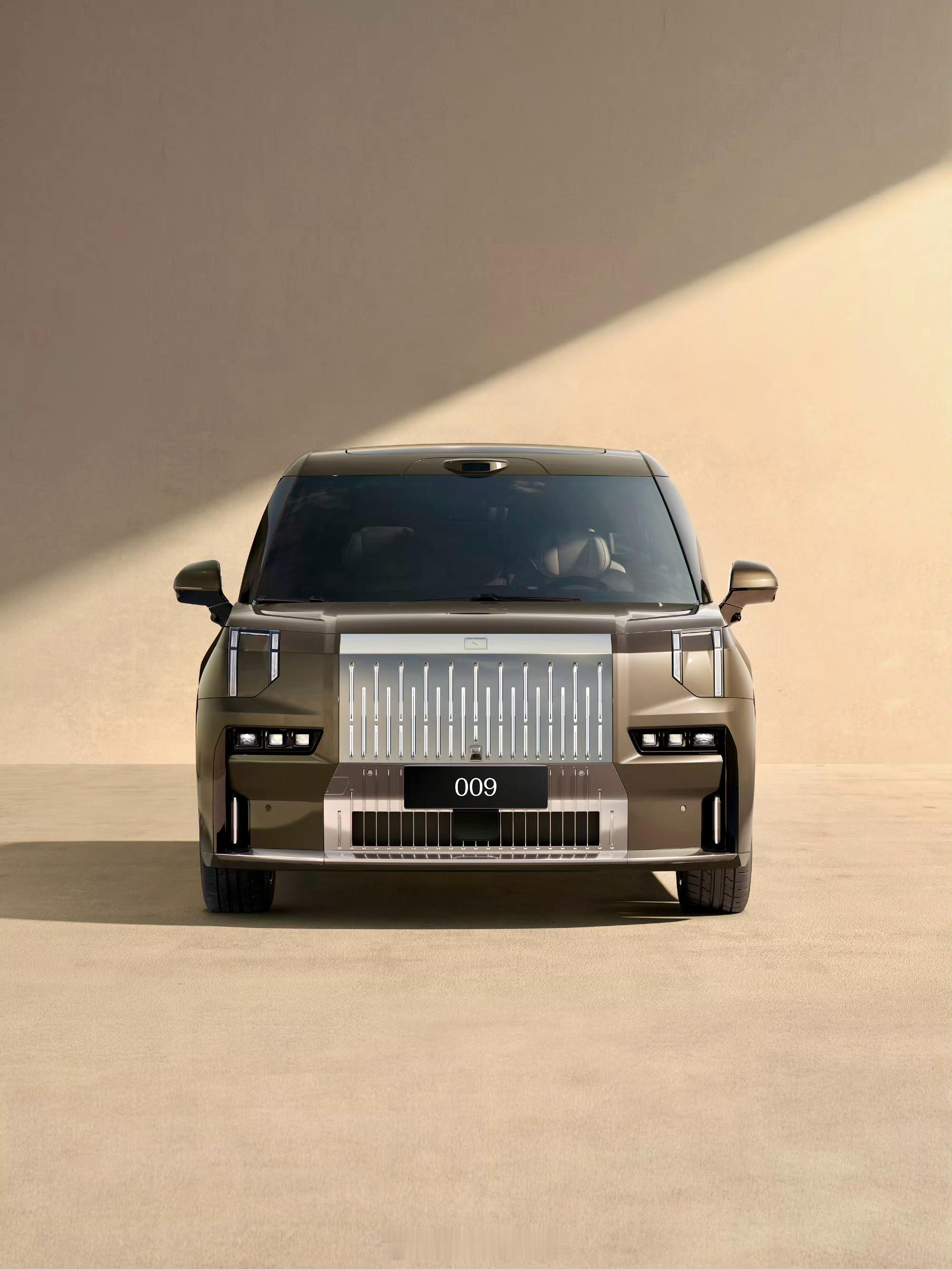 焕新极氪009定档北京车展预售全新极氪009延续原有设计风格，定位为豪华MPV车