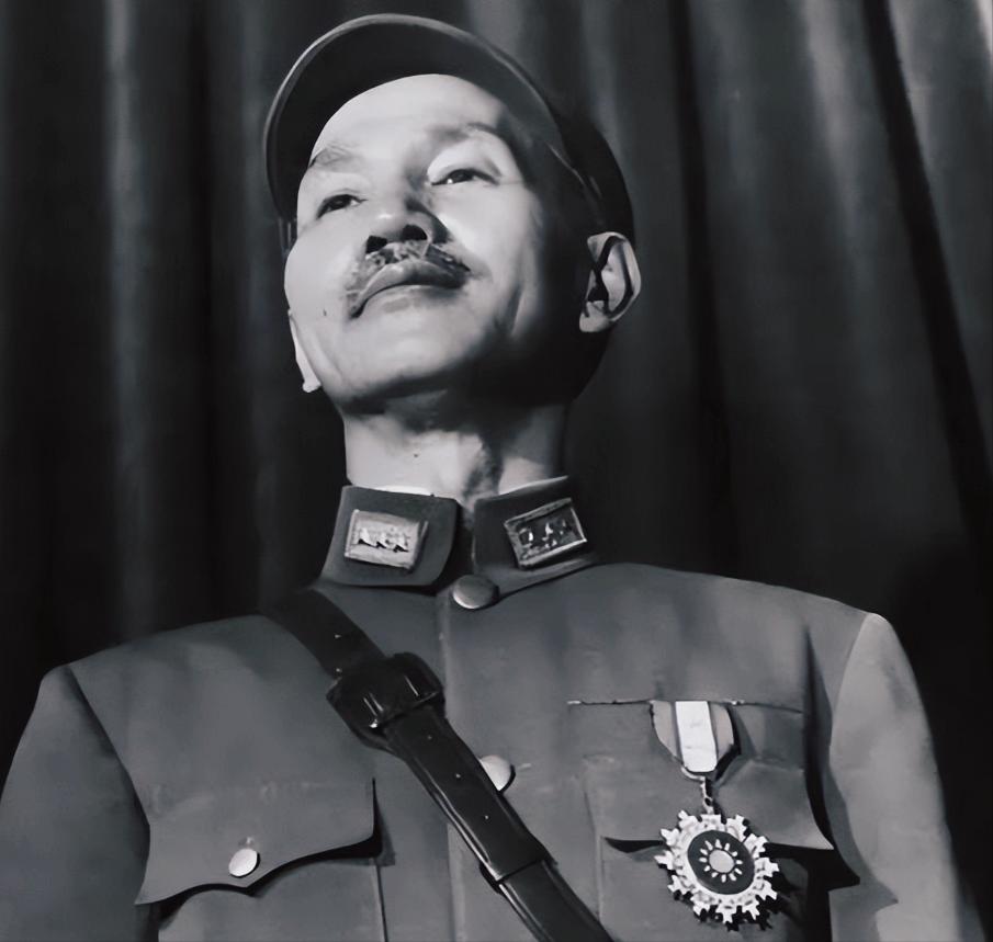 张学良被软禁54年，一共花了多少钱？蒋介石看到账单直说“娘希匹”！张学良从1