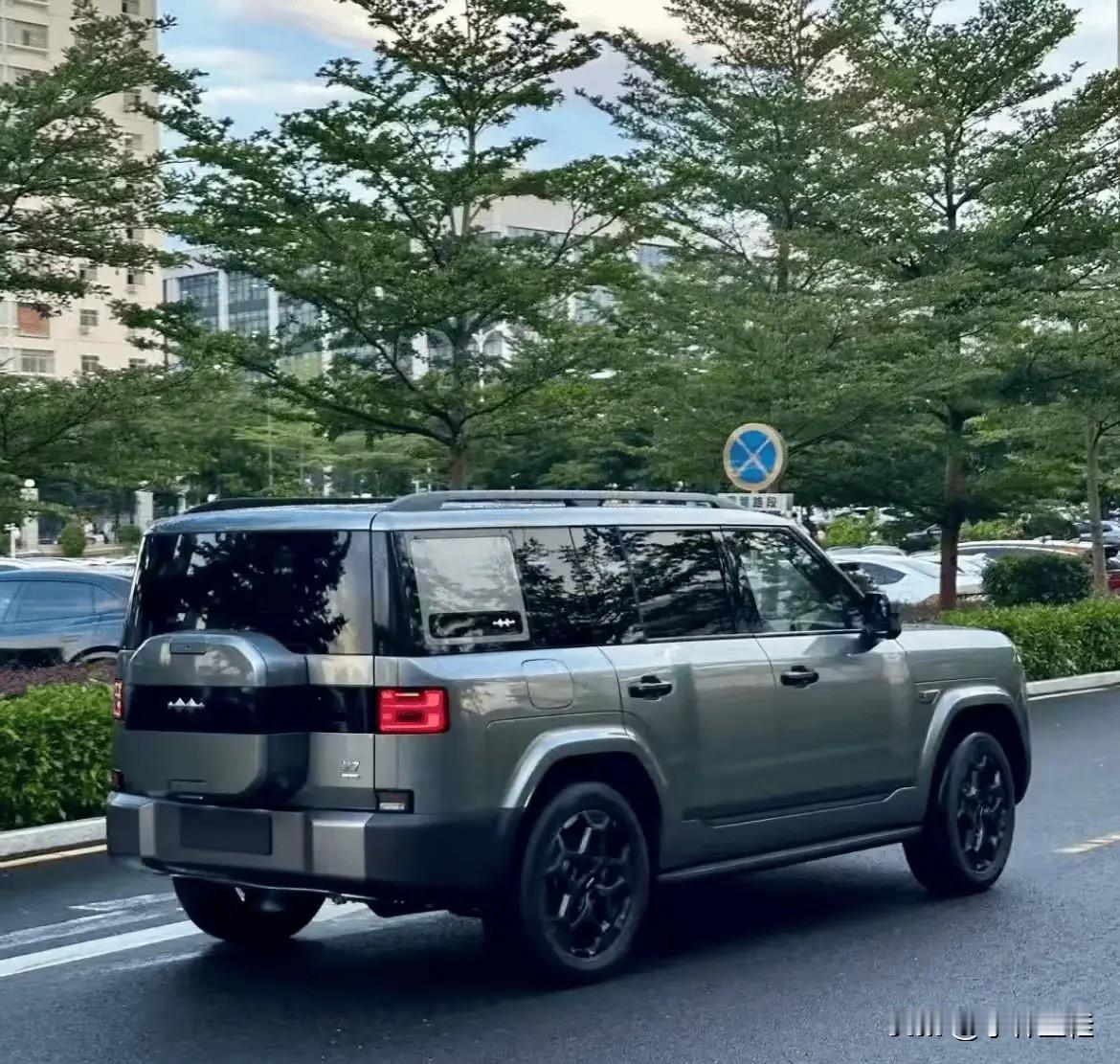 问：“迪子，你高端啥时候起量？”答：“我也不知道！”问：“那你能把高端车型稍