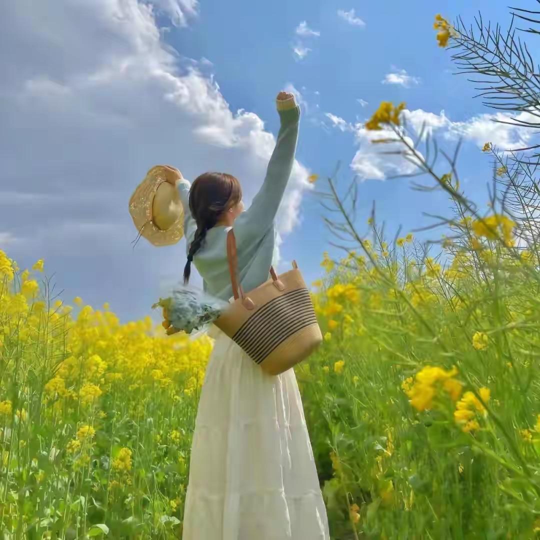 我一个好朋友昨天把股票清仓了，也是个女的，7月份，从126万炒到100万，她说还