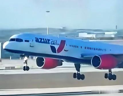 返程变生死时速？俄罗斯客机紧急迫降中国这事儿看着真让人手心冒汗！一架满载游客