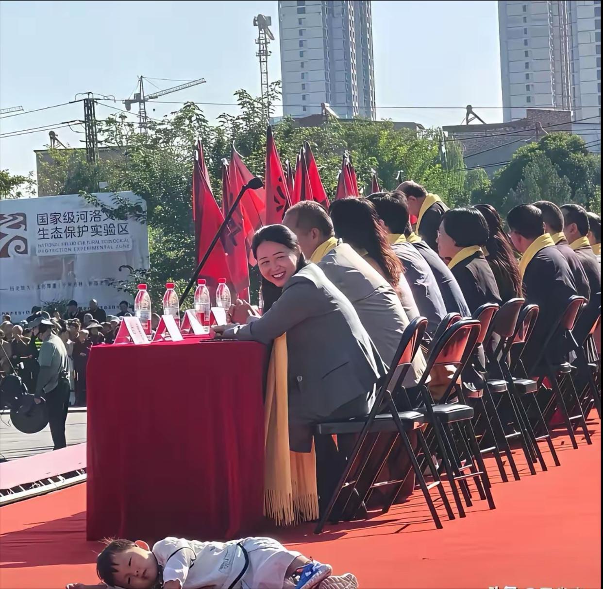 都没心思开会了[捂脸哭]目标全在小孩子身上了！