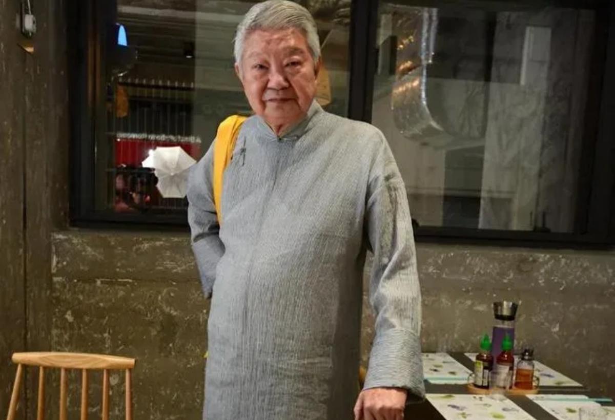 不要相信不花钱就能泡妞的鬼话。至少要请得起一杯奶茶吧。如果这都做不到，谈什么恋爱