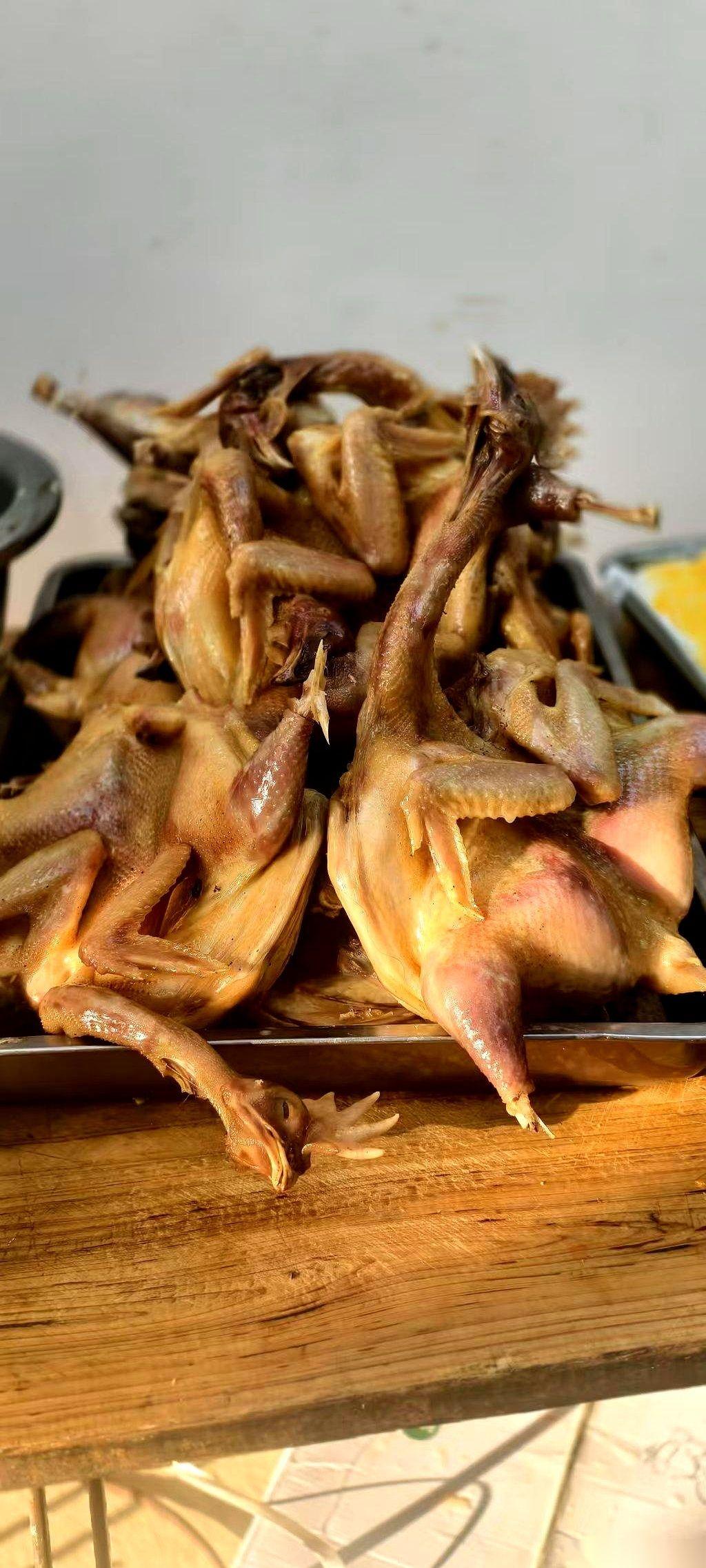 老陈家的酒席，你敢去吃吗？风干鸡刚啃完，橙子才下肚，碗一推，好家伙，所有人，有