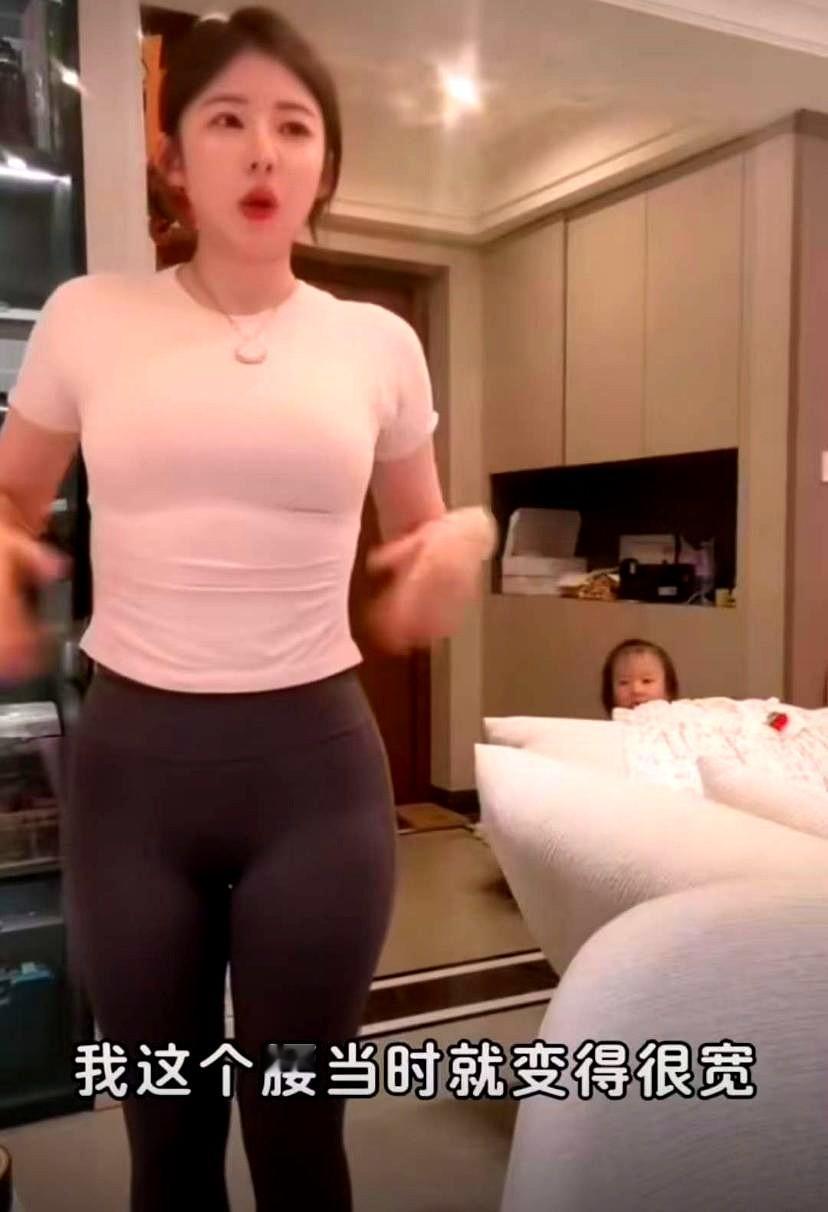 黄一鸣在直播间回应女儿闪闪被接走事件，称母亲未经自己同意就把2岁闪闪从幼儿园接到