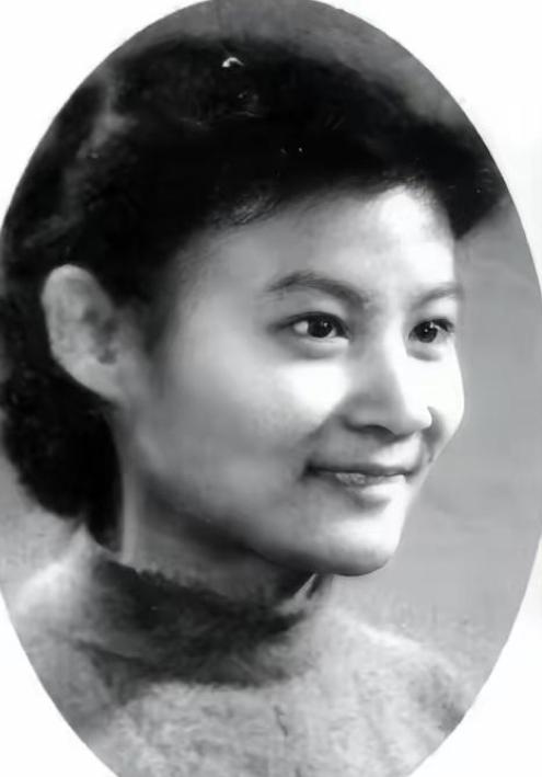1979年，开国中将孔从洲的外孙女孔辉高考考上北京广播学院，竟被人伪造档案顶替