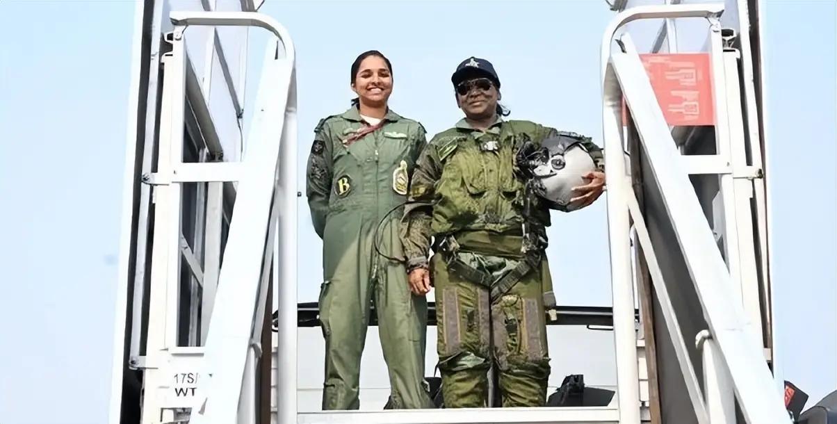 印度是如何让被击落的三架阵风战斗机“起死回生”的?答案很简单:重新刷编号!近