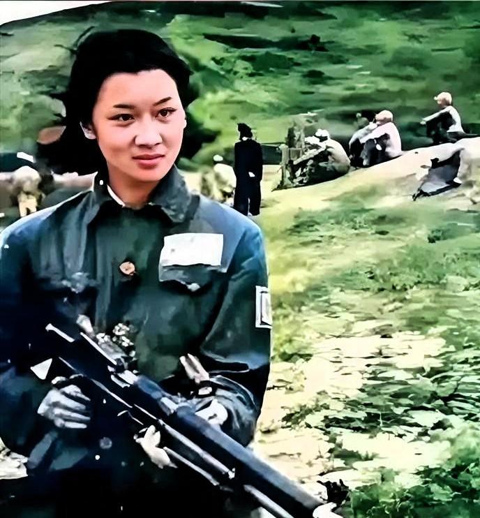 前两天去连城逛，路过夫人庙坂那片老坡地，旁边石碑上刻着黄富群和沈邦翰的名字，19