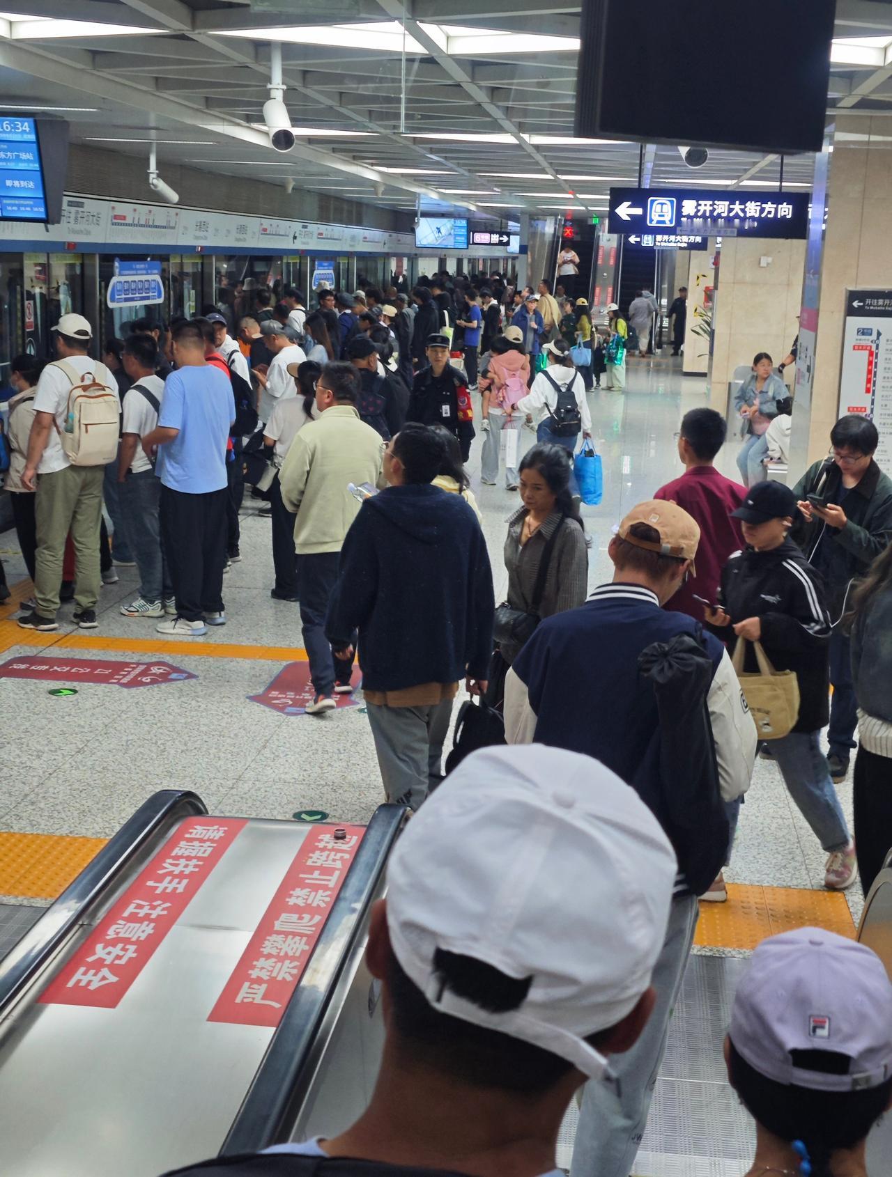2025年9月21日，周日晴，长春轨道交通2号线图一，16:34长春西站开往雾