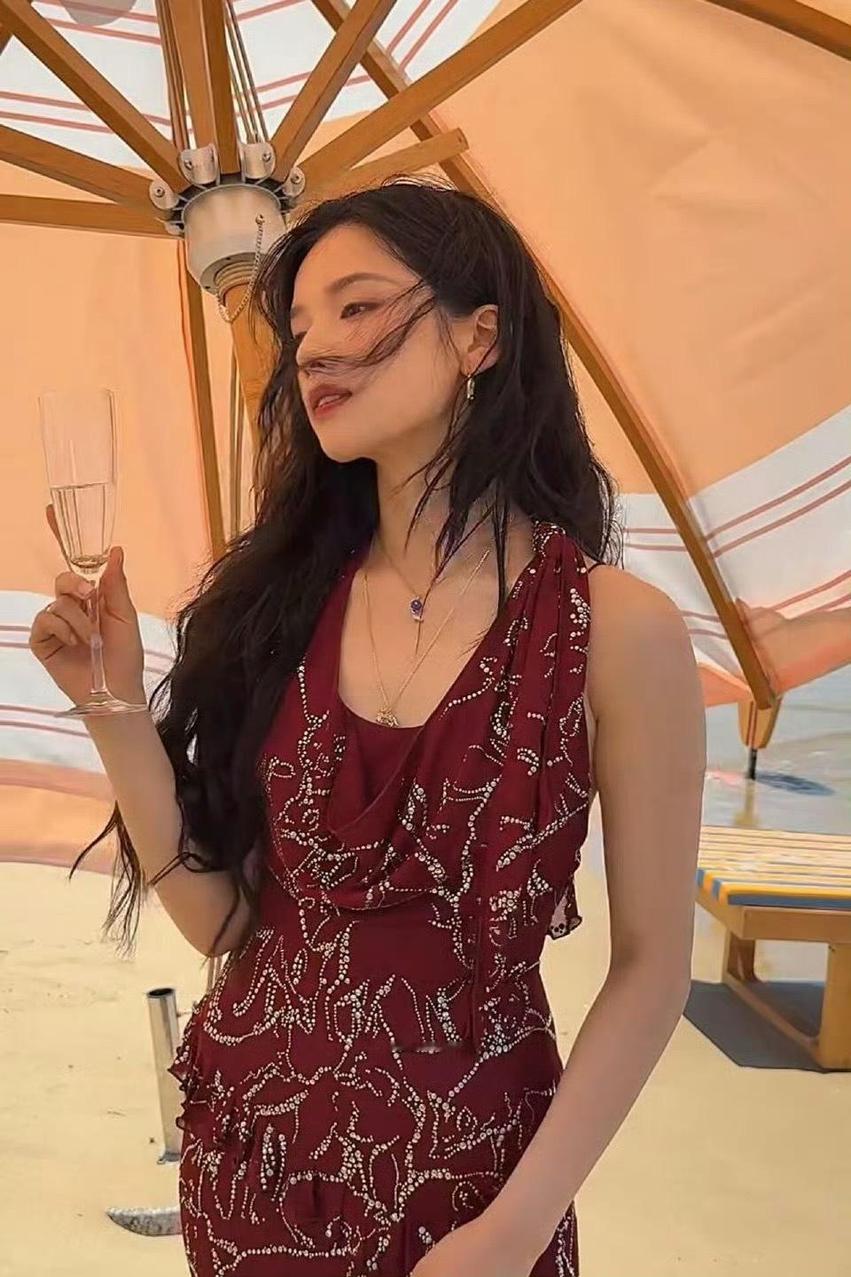 张婧仪、王楚然、宁艺卓、欧阳娜娜vogue外拍路透图！欧阳娜娜在出片这个赛道强的