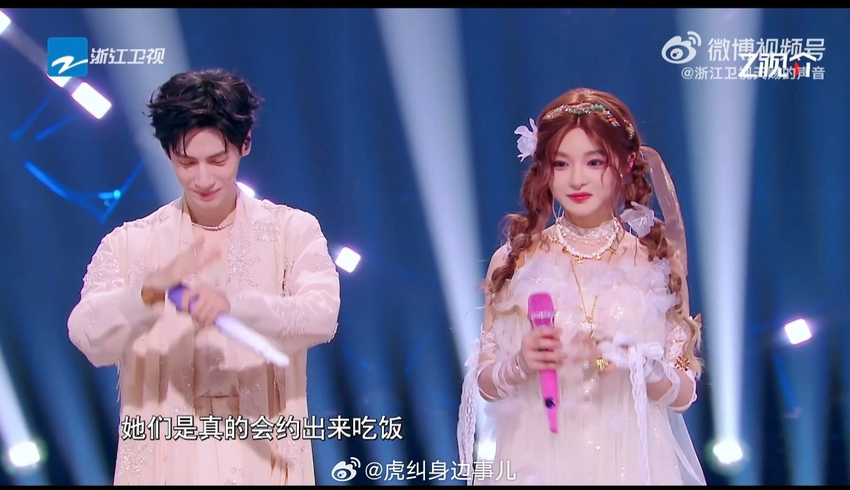 杨丞琳替舅妈追星罗云熙天赐的声音谁懂啊！杨丞琳在天赐舞台替舅妈追星罗云熙的样子太