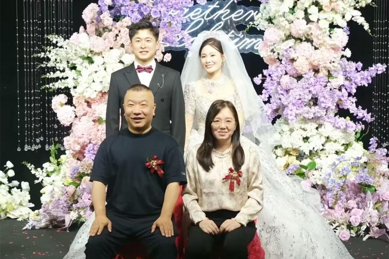 高鹤彩徒弟大婚，笑乐汇集体参加，农家小院吃席，师娘首次出镜才是惊喜！德云社高鹤彩