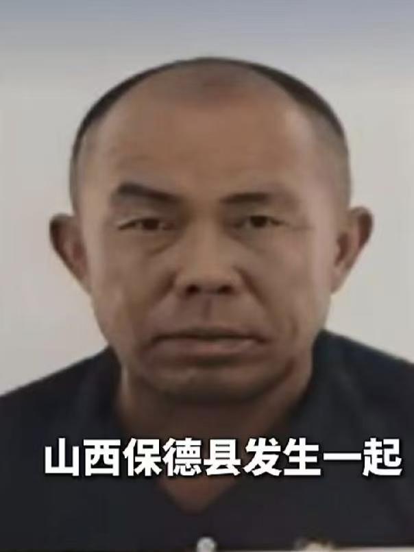 一个50岁男人，把刀挥向了相识的女人。 8月30日，山西保德县，光头、黑色半