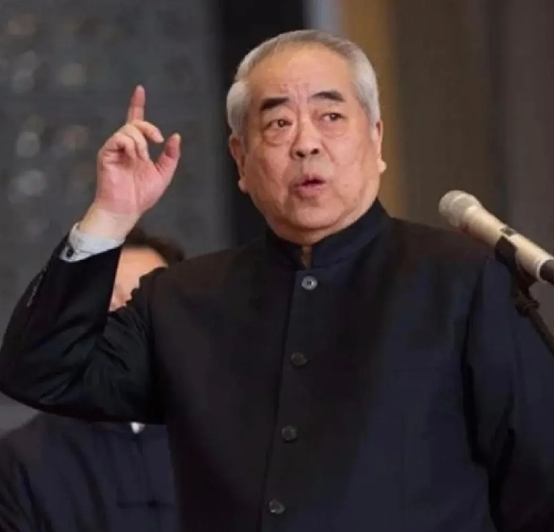 范曾和沈从文有说不清道不明的恩怨，他的画也被人斥为流水线作业、二三流水平，但有一