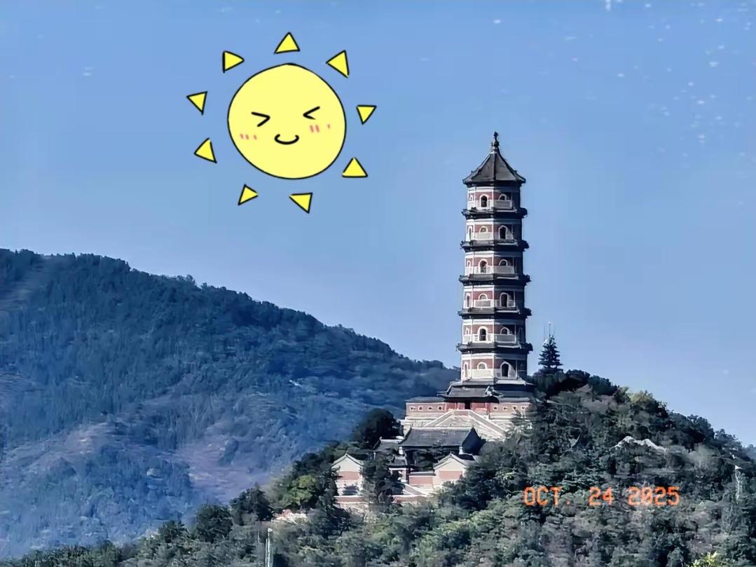 看四中全会公报越品越有味道,最戳人的不是新提法,而是毛主席当年“深挖洞、广积粮、