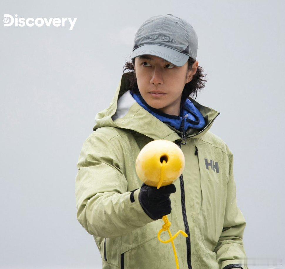 一博的滑雪板也是黄的，🟡就是好看