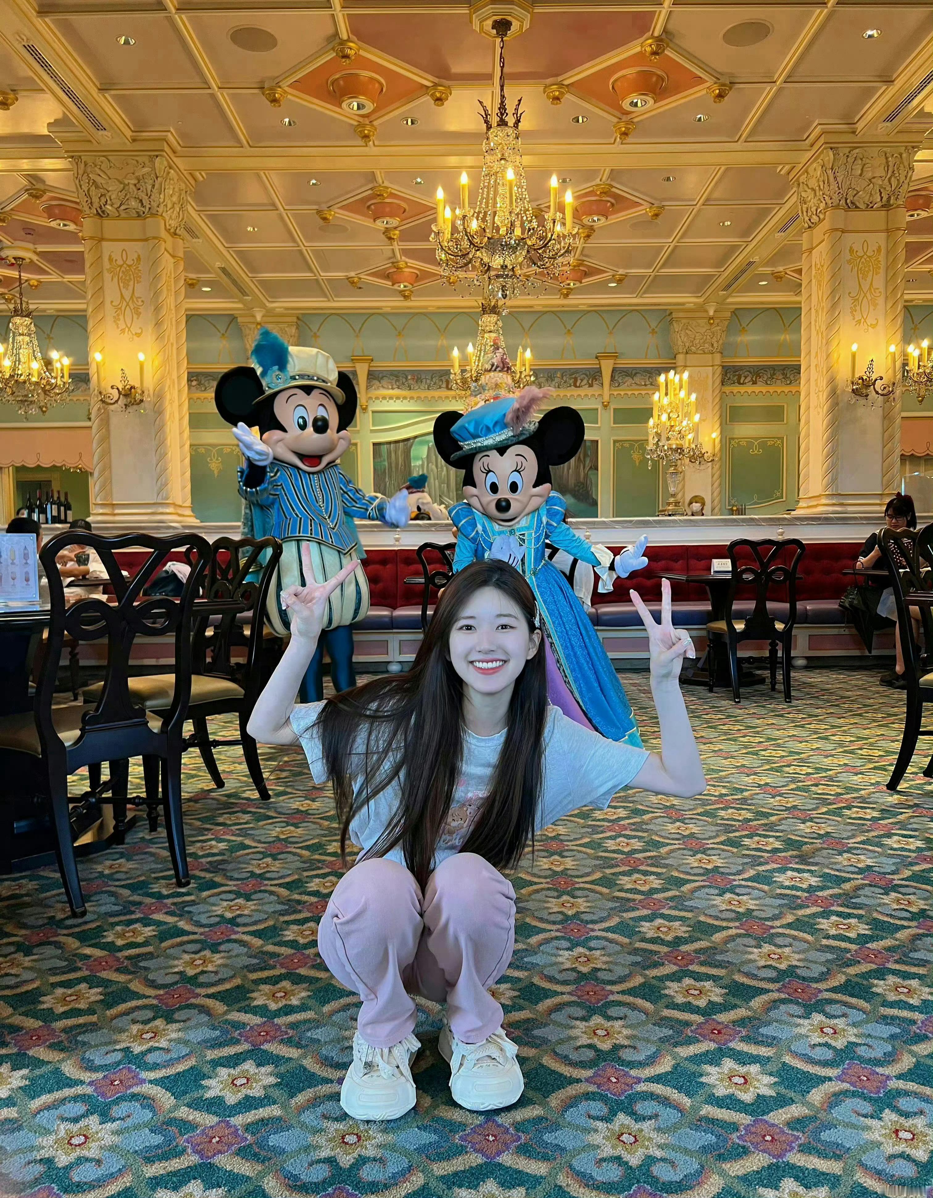 跟着赵露思学迪士尼游玩拍照姿势𝑫𝒊𝒔𝒏𝒆𝒚•🎠