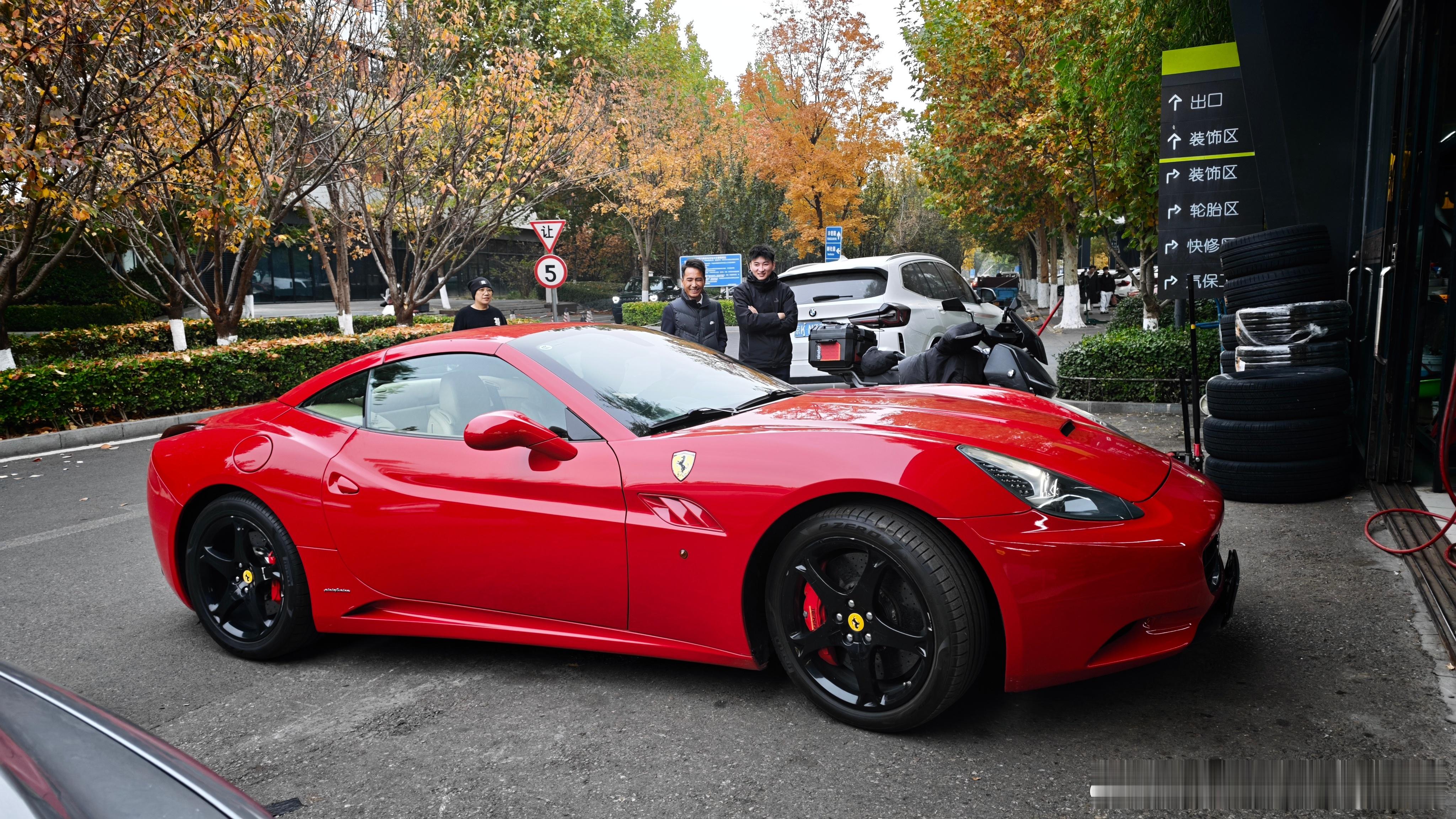 法拉利就是法拉利，虽然这加州现在可能50万都没有了，但是见到实车还是很漂亮的。气