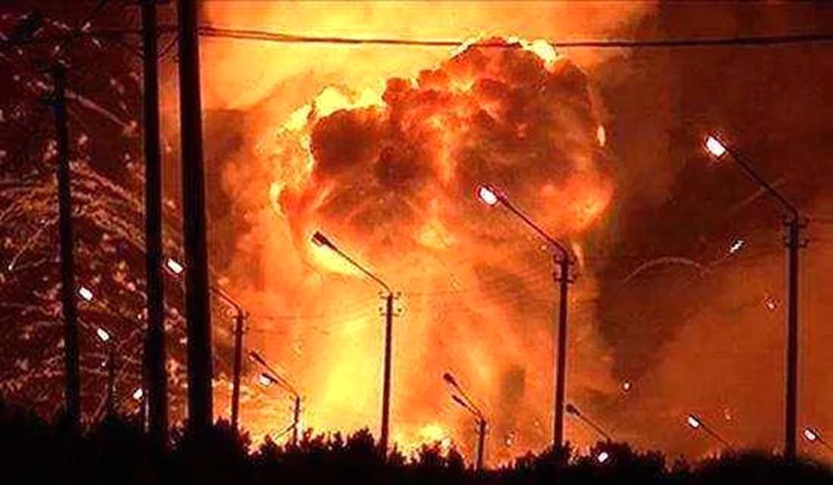 损失惨重！俄罗斯大型军火库遭乌克兰导弹轰炸，弹药殉爆已持续一天多1月21日夜