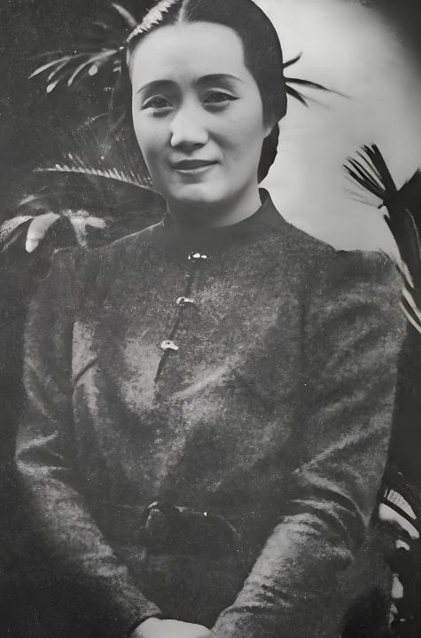 民国奇女子、锦江饭店的创始人董竹君写过一本自传叫《我的一个世纪》，网上流传董竹君